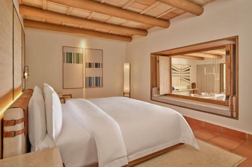 Deluxe Suite Beachfront, 1 Bedroom Larger Suite, 1 King