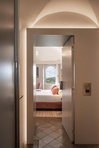 Deluxe King Room with View