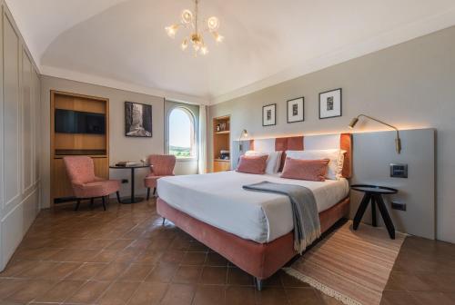 Deluxe King Room with View