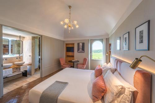Deluxe King Room with View