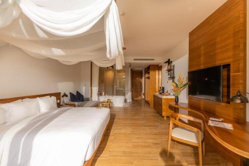 Deluxe Garden View with King Bed