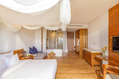 Deluxe Garden View with King Bed