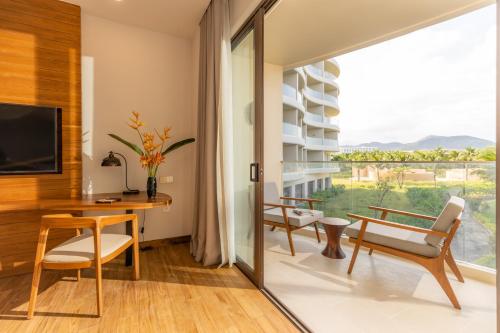 Deluxe Garden View with King Bed