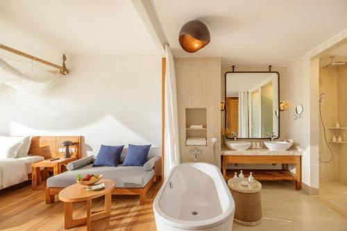 Deluxe Sea View with King Bed