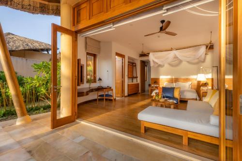 1 King Bed Beach Front One-Bedroom Pool Villa