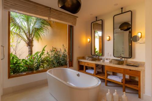 1 King Bed Beach Front One-Bedroom Pool Villa