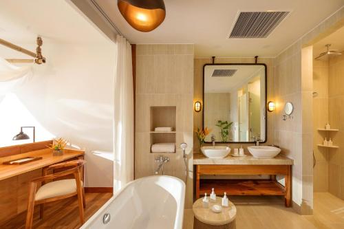 Suite with Garden View