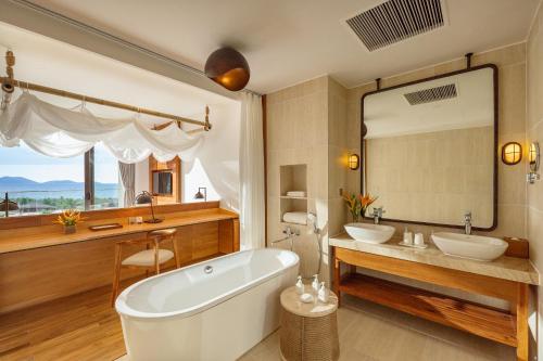 Seaview One-Bedroom Suite