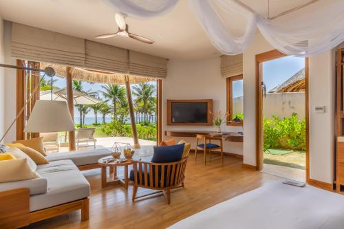 2 Single Beds Beach Front One-Bedroom Pool Villa