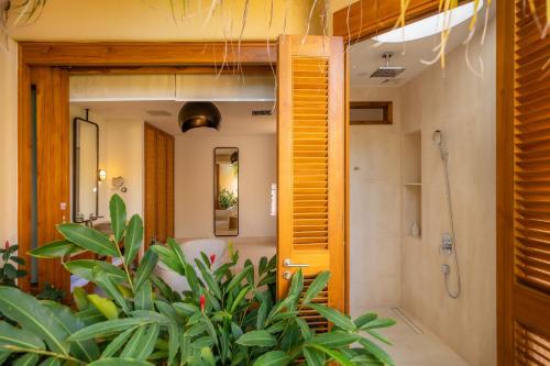 2 Single Beds Beach Front One-Bedroom Pool Villa