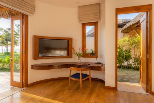 2 Single Beds Beach Front One-Bedroom Pool Villa
