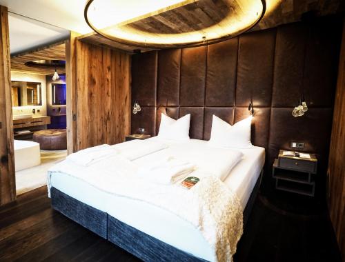 Deluxe Suite with Spa Bath