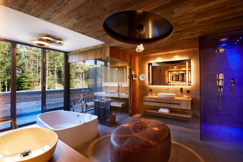 Deluxe Suite with Spa Bath