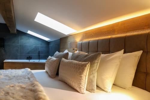 Suite with Mountain View