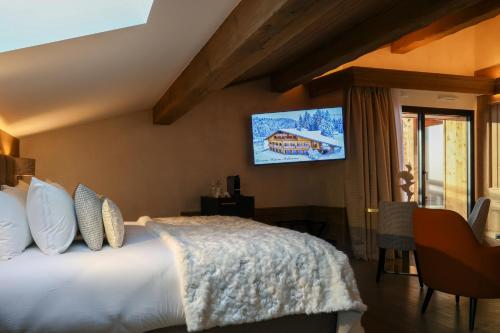 Suite with Mountain View