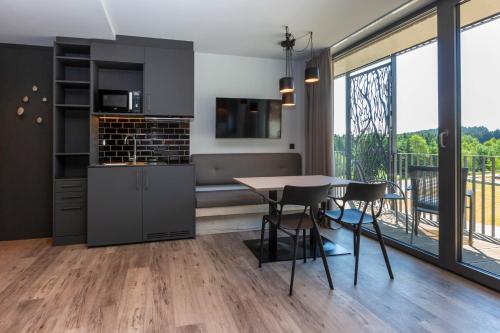 Apartment with Balcony - Annex