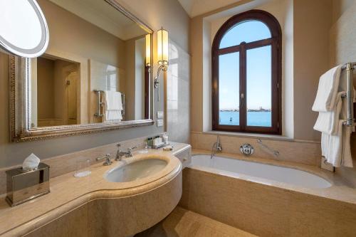 Lagoon Panorama Suite