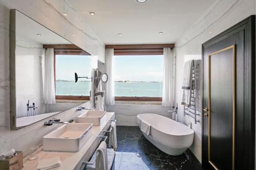 San Clemente Suite