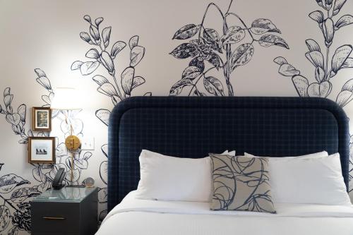 Main Inn - King Bed