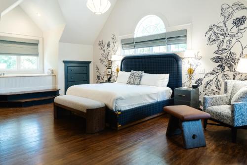 Main Inn - King Suite