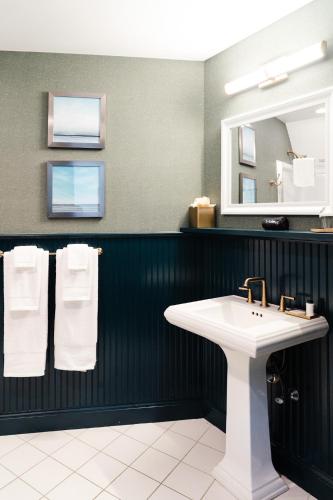 Main Inn - King Suite