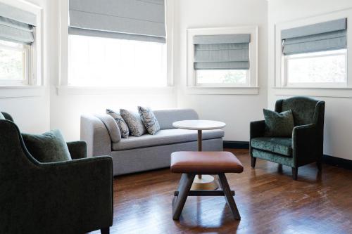 Main Inn - King Suite