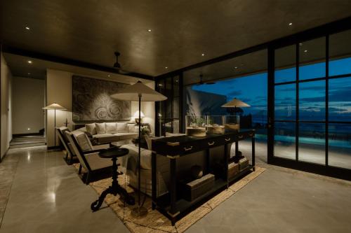 Villa Kaimu (with one way airport transfer)