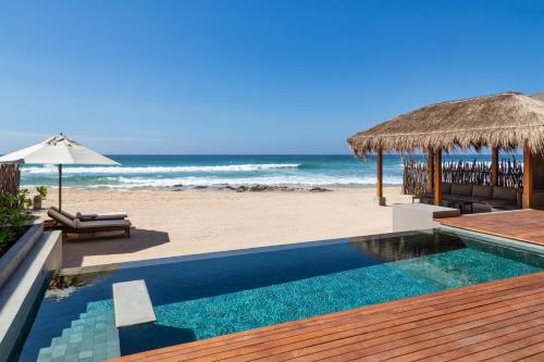 Villa Noosa (with one way airport transfer)