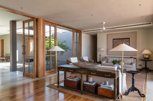 Villa Noosa (with one way airport transfer)