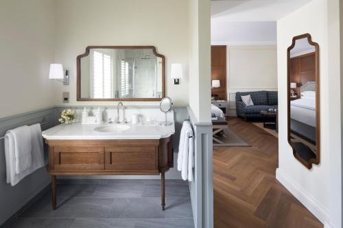 Courtyard Suite
