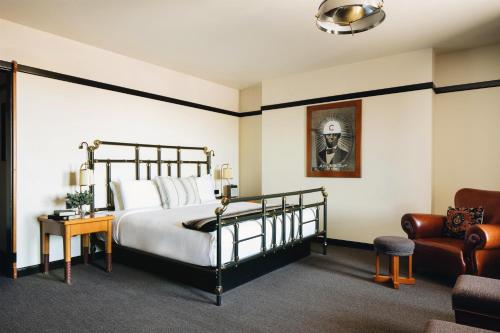 Junior King Suite with Park View