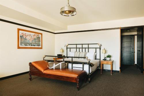 Junior King Suite with Park View