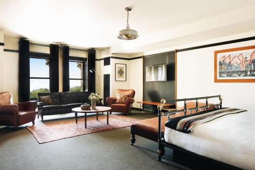 Junior King Suite with Park View