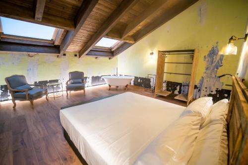 Deluxe Double Room with Bath