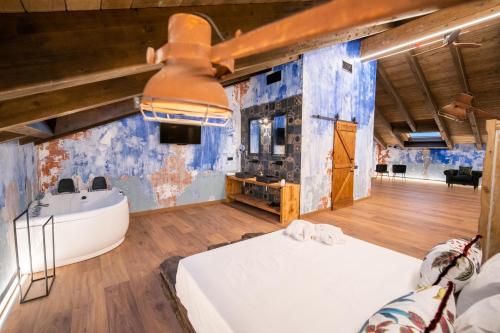 Deluxe Suite with Spa Bath