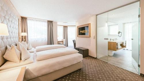 Suite with Mountain View