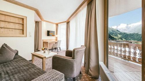 Suite with Mountain View