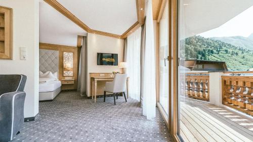 Suite with Mountain View