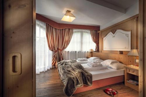 Queen Suite with Spa Bath