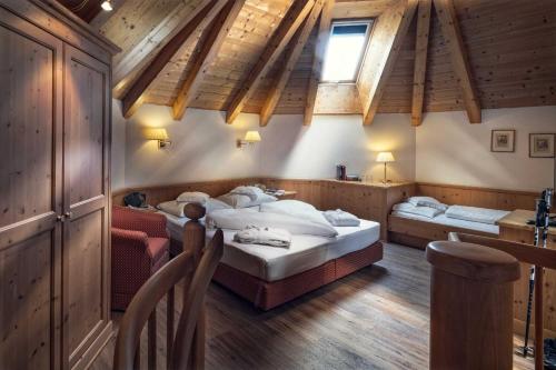 Queen Suite with Spa Bath