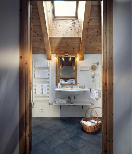 Queen Suite with Spa Bath