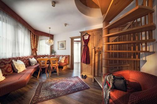 Queen Suite with Spa Bath