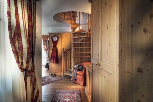 Queen Suite with Spa Bath