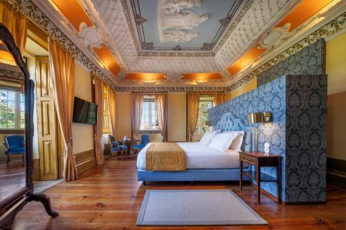 Deluxe Queen Suite