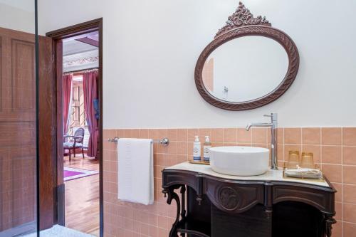 Deluxe King Suite