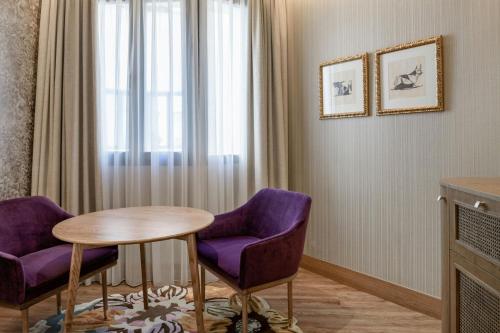 Deluxe Interior Queen Room