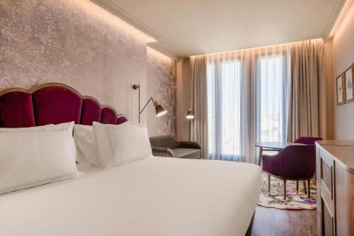 Grand Deluxe Twin Room with City View