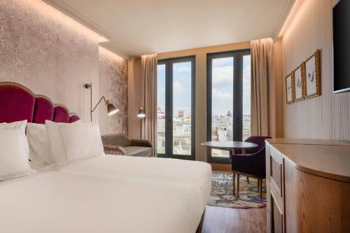 Grand Deluxe Twin Room with City View