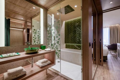 Grand Deluxe Twin Room with City View