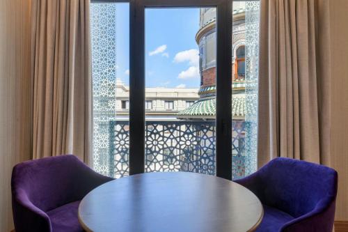 Gran Deluxe King Room with City View